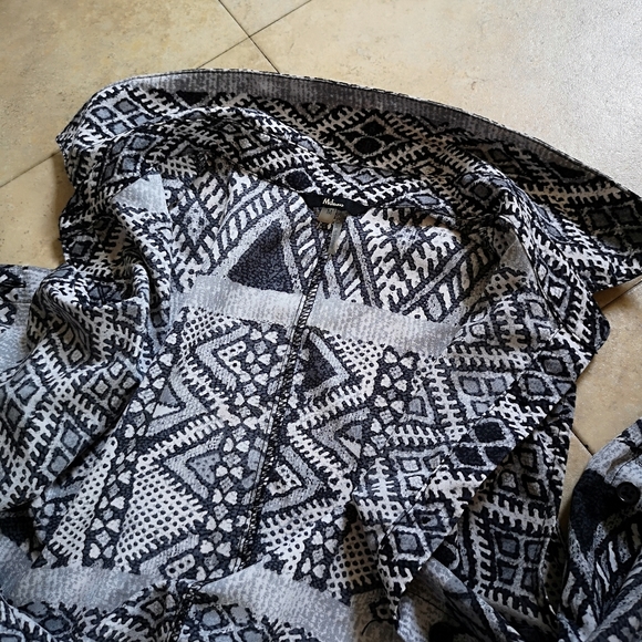 🔵3/$30 Cute lightweight Button Up High Low Top - Picture 11 of 14